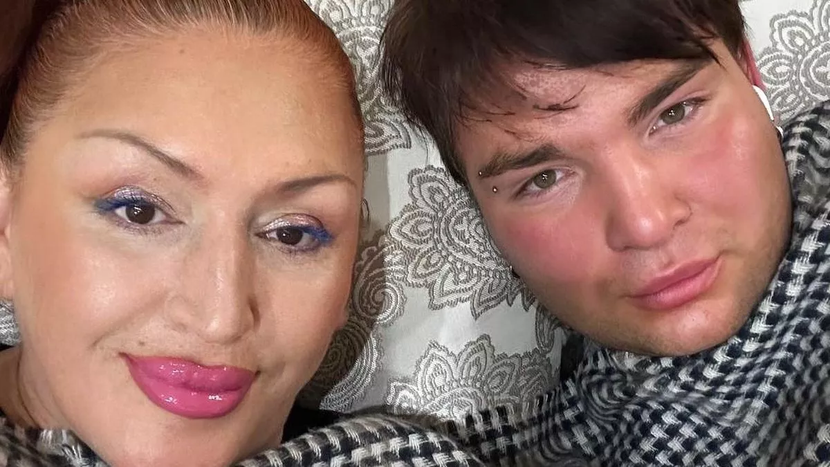 angie wine recommends older mom seduces son avery joline add older mom seduces son photo
